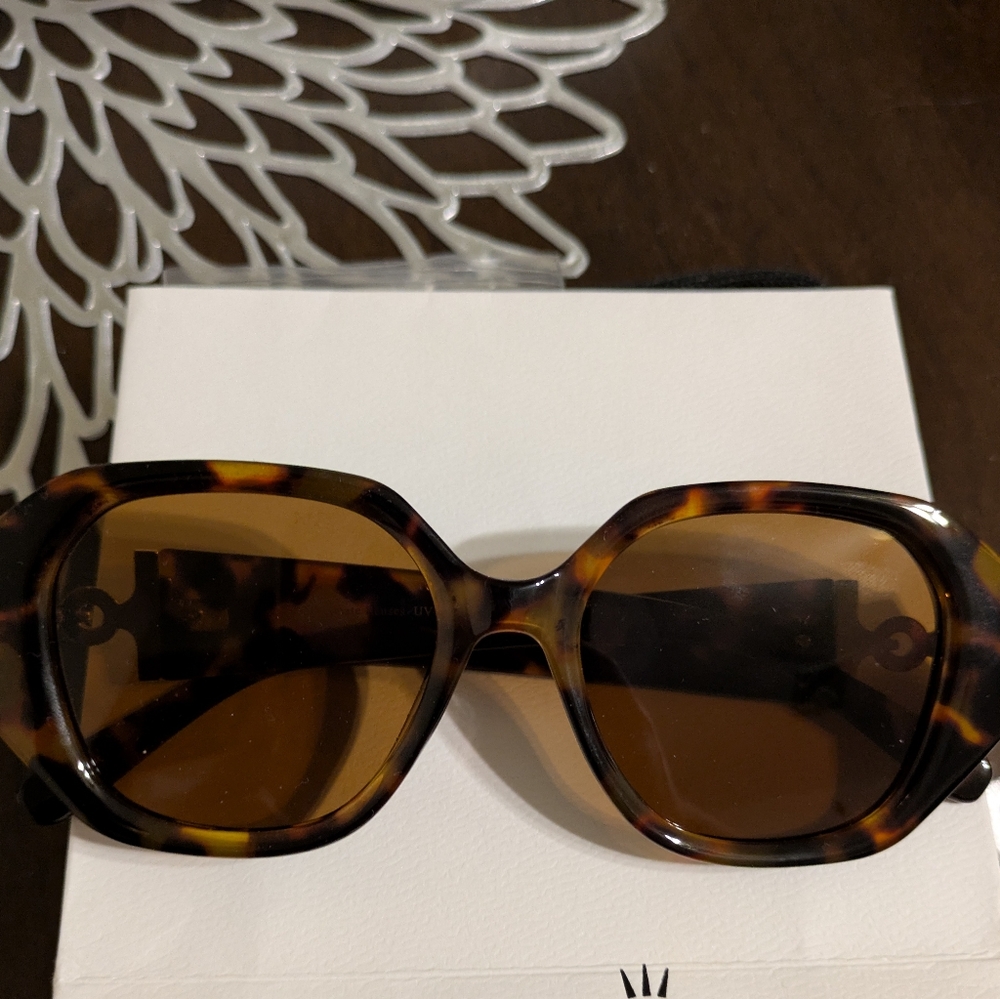 Tortoise Shell Sunglasses Geometric Shape Polycar… - image 2